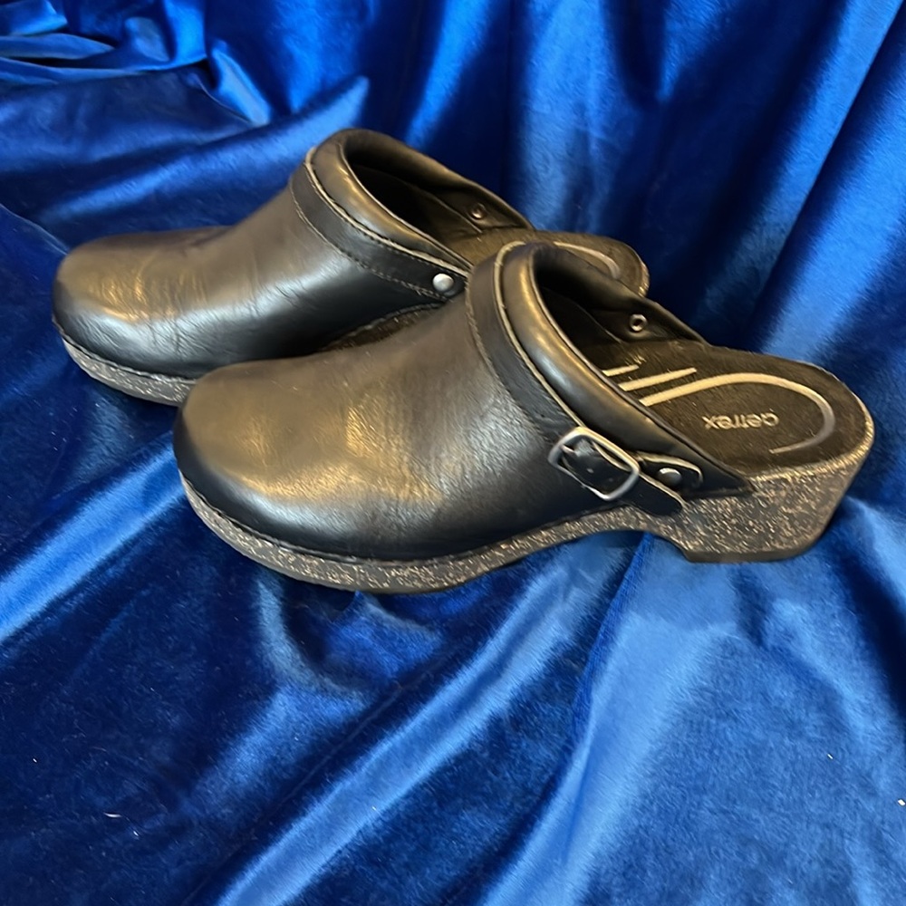 Aetrex Beckie women’s cork clog
Fits a size 9 - Picture 2 of 5